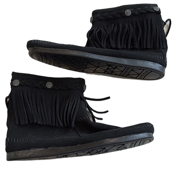 Minnetonka Size 8 black suede fringed ankle booties moccasins western desert - Picture 1 of 11